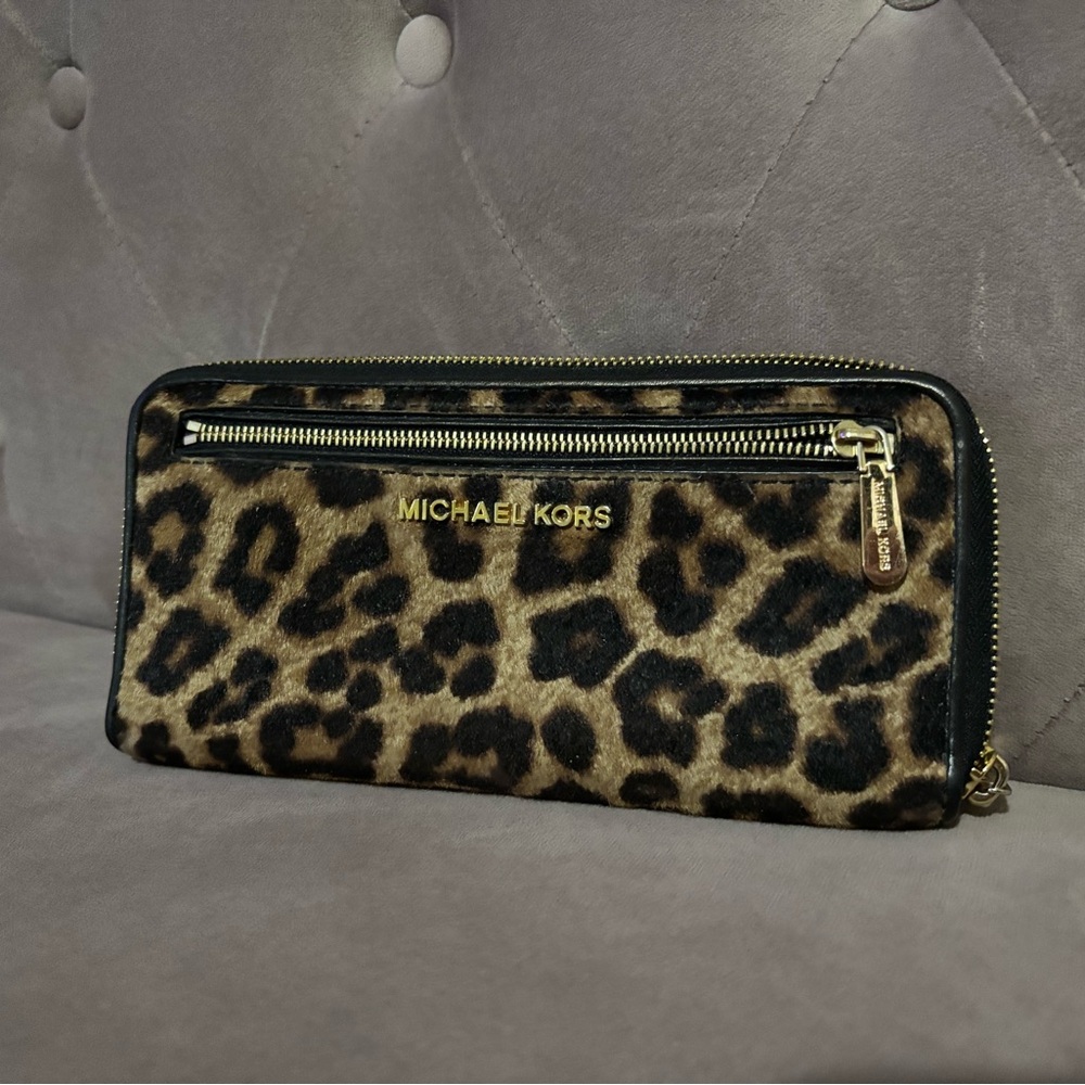 Michael Kors full size zipper calf hair cheetah wallet